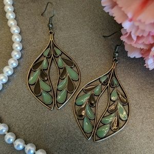 💚NWOT Green Brown & Gold Leaf Earrings